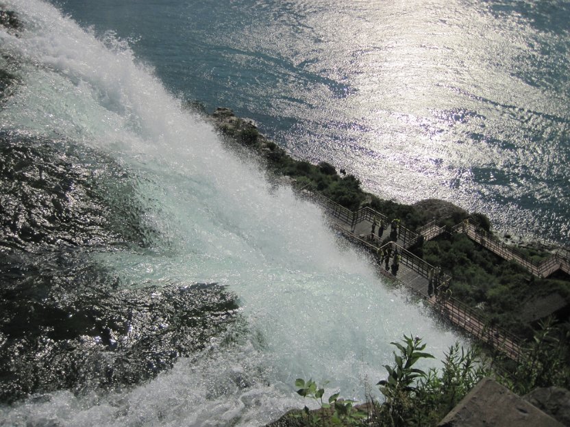 091-Bridal Veil Falls over Cave of the Winds platform.jpg